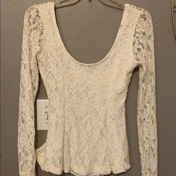 Ivory lace bow shirt - Picture 3 of 5